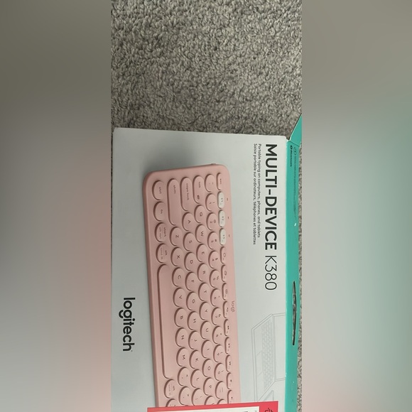 Light pink wireless keyboard - Picture 1 of 3